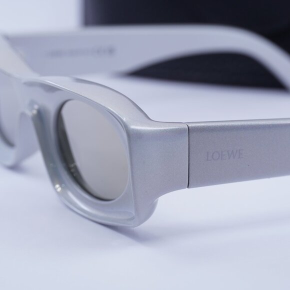 Loewe LW40033I 24C Rectangle Sunglasses – Pearlescent Silver/Silver Mirror - Picture 10 of 12